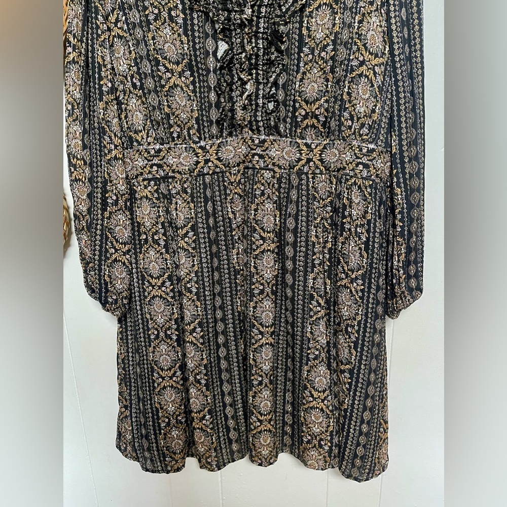 Loft Shimmer Ruffle V-Neck Flare Dress Size 14 STYLE #
755755 - Picture 4 of 9